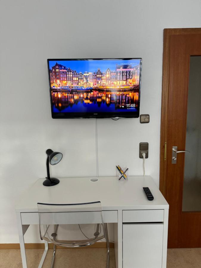 Апартаменты Schoenes, Friedliches Zimmer Аугсбург Экстерьер фото